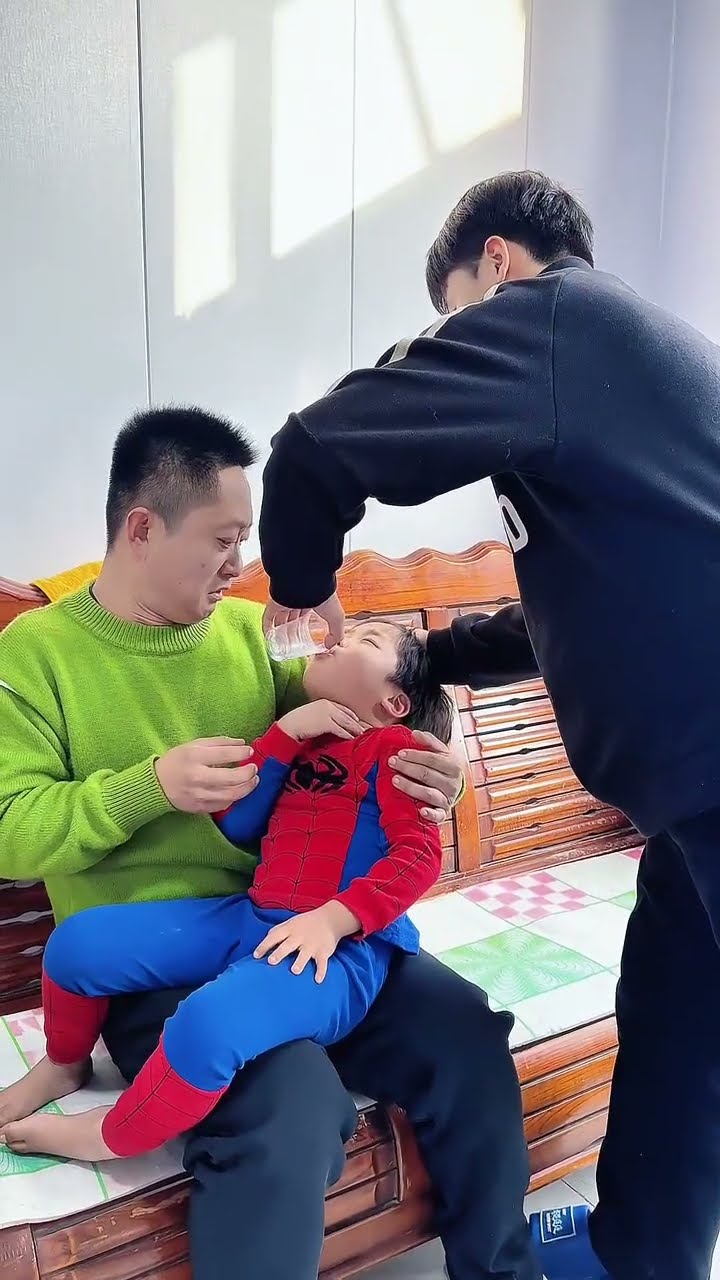 儿子生病不喝药，还得是血脉压制！#Cute baby#Cute#呆萌小米宝#聪明宝宝#萌娃