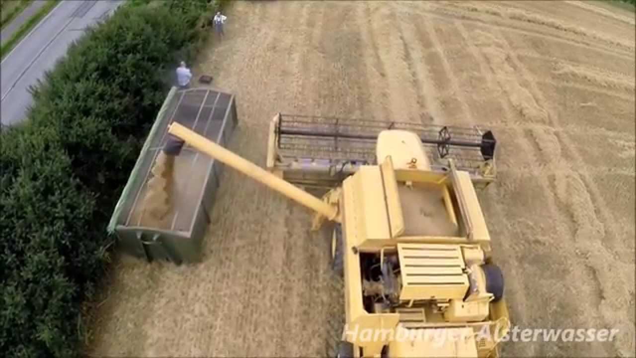 Die Getreide  Ernte 2014 New Holland TX 68 Plus Luftaufnahme 2015