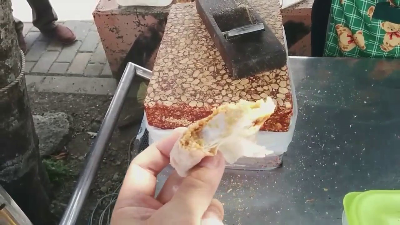 Taiwan Street Food - Traditional Taiwanese Ice Cream Spring Rolls With Peanut & Sausage