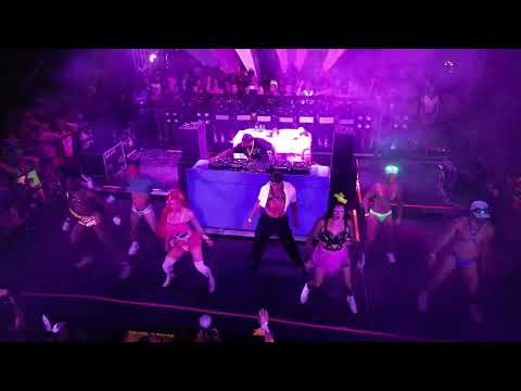 Pines Party Show