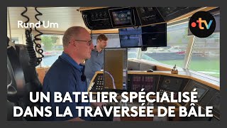 Un Batelier Spécialisé Pour Traverser Bâle Avec De Grands Bateaux