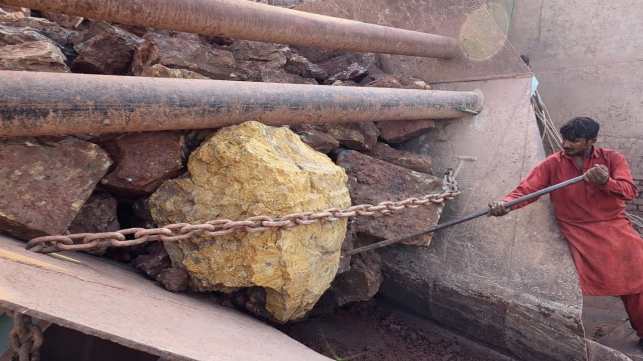 Unbelievable Huge Rock Stuck in Crusher Machine | Extreme Stone Processing at Work