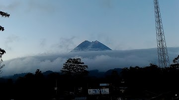 Pemandangan Gunung Merapi dari Kaliurang Yogyakarta