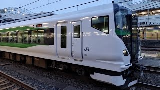 [電笛あり]回9579M E257系 OM-92編成 集約臨 品川発北本行の返却回送が電笛を鳴らして大宮駅5番線を逆走発車するシーン