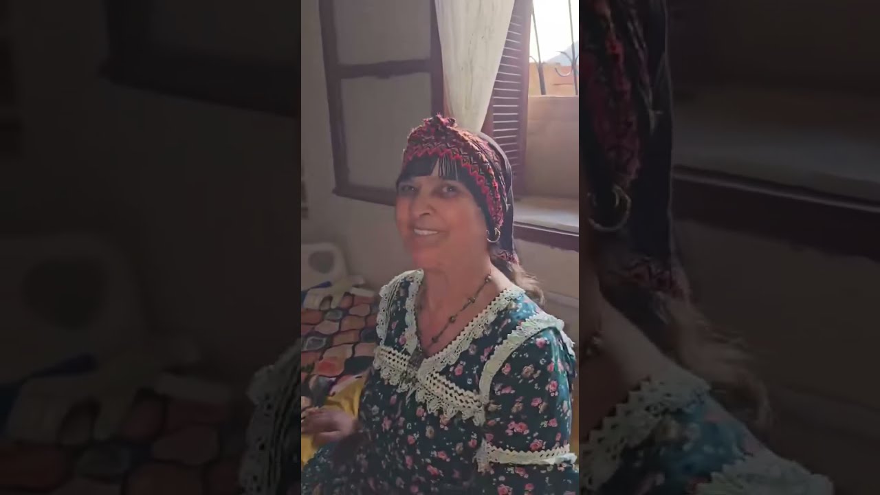 الملكة مليكة راهي توصلها الهدايا من كل جهة تستاهلهم كامل كي نشاركو الفيديوهات ماشي باش نبانُو للمثال