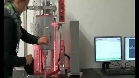 Zugversuch an einer Micro Probe - Tensile test on micro specimen