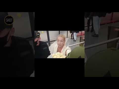 Из самолёта уже пьяная. Волочкова прилетела с Мальдив #анастасияволочкова