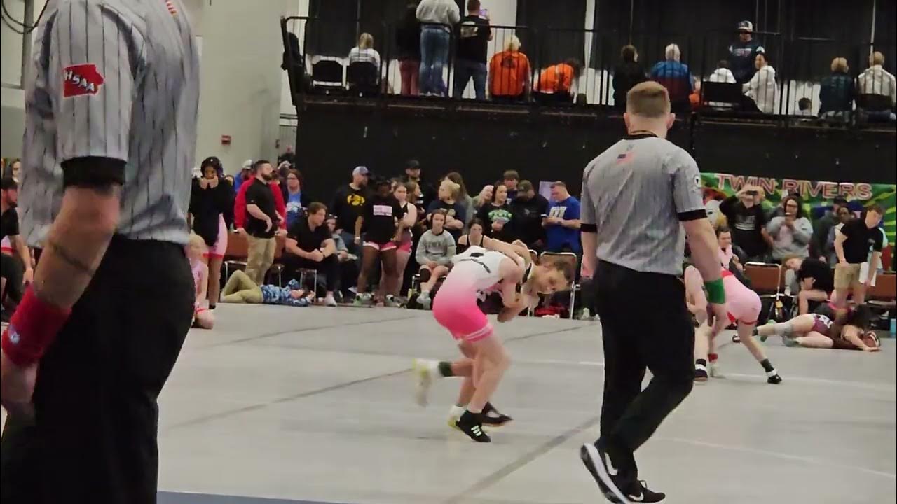 Twin River Duals Des Moines. Lyla Moos with a 1st period pin. - YouTube