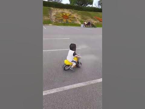 МАЛЫШ КАТАЕТСЯ НА МОТОЦИКЛЕ / МОТО / MOTO CHALLENGE / 2 ГОДА - YouTube