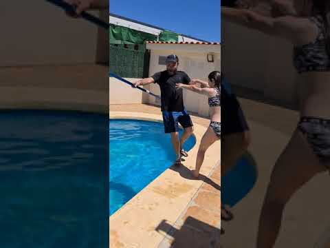 Video: ¿Deberías sorprender a una piscina infantil?