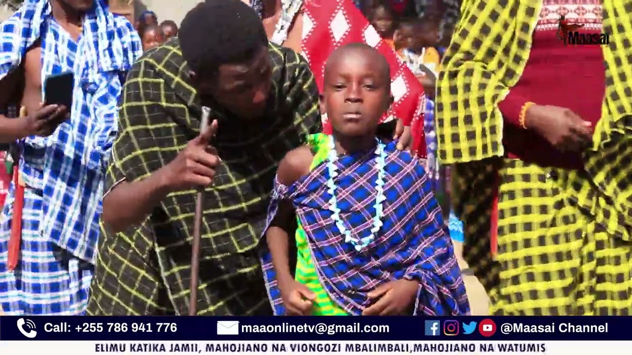 KIJANA HUYU MDOGO AIMBA WIMBO WENYE UJUMBE MZITO, SIKILIZA MWANZO MWISHO