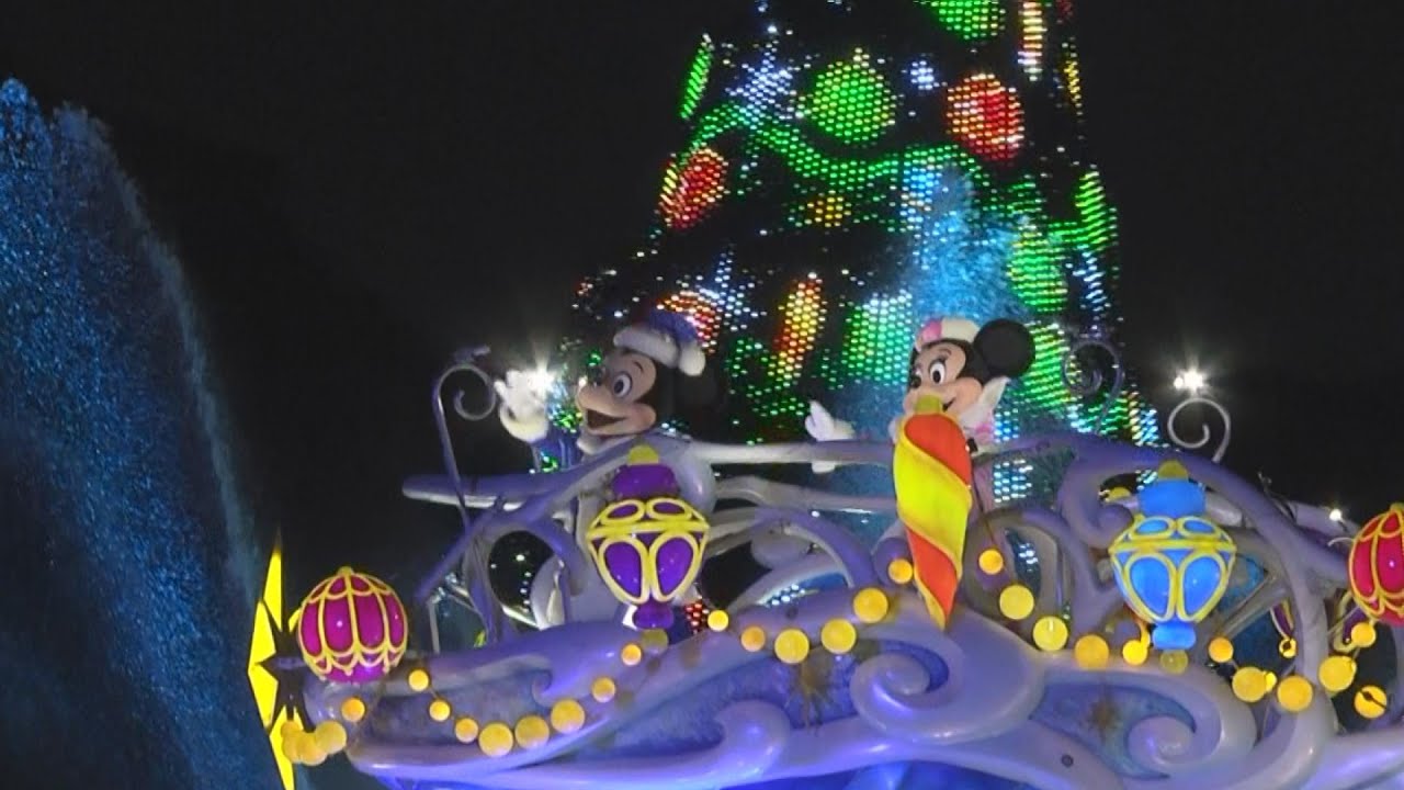 水上に浮かぶ巨大ツリー 東京ディズニーシーのクリスマス Tokyo