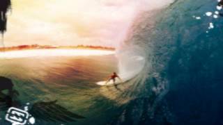 Video thumbnail of "Soul Surfer - Riding the wave (- surfers paradise)"