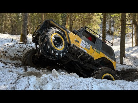 Видео: Смогли пробить новую дорогую) Wrangler Laplander и Unimog) последний снег!