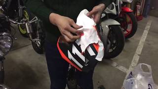 【オートバイ】編集部のグロム（レースベース車）はラバースプレーで塗っていたのですが、半年くらい走って、痛みも見えてきたので再塗装を決意！ というわけで、剥がしてみました。