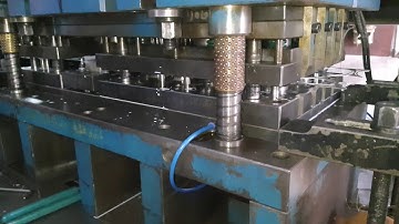 Servo feeder with straightener