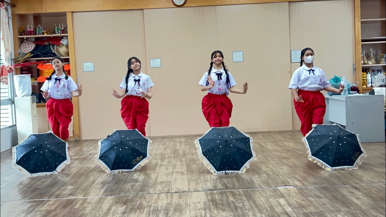 ระบำร่ม ( 4คน)