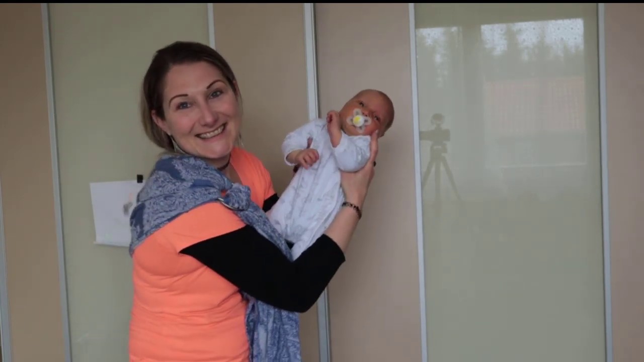Karikás kendő-Újszülött hordozása elöl - YouTube