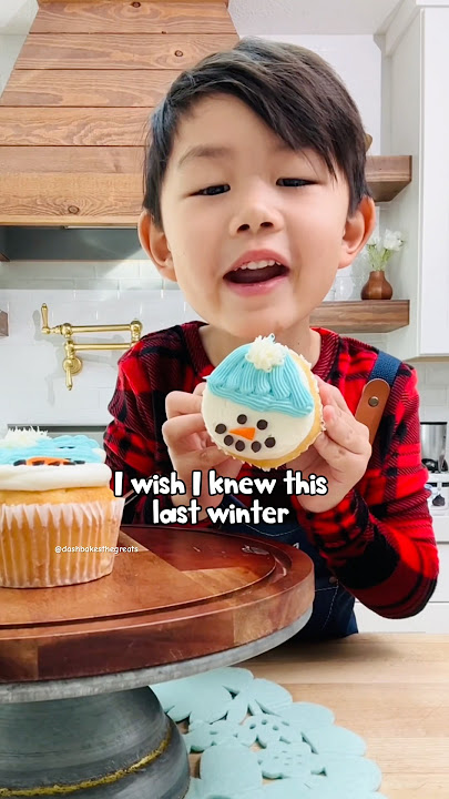 Dash membuat Cupcake Boneka Salju yang Lucu! 🧁⛄️ #christmascupcakes #christmasdessert #christmastreats