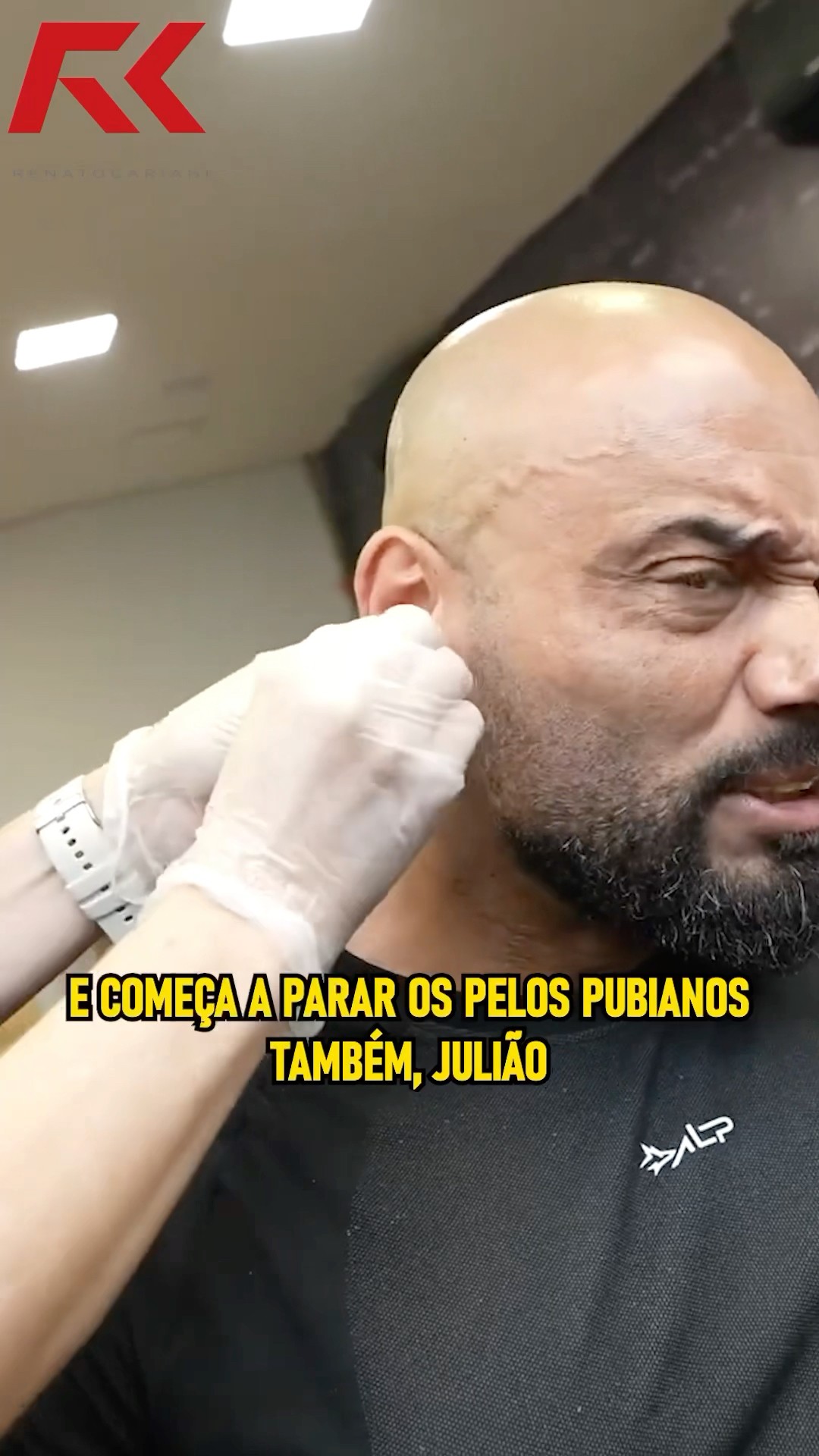 CARIANI LEVOU O BALESTRIN PARA DEPILAÇÃO! ? #renatocariani #juliobalestrin #depilação #cera #meme