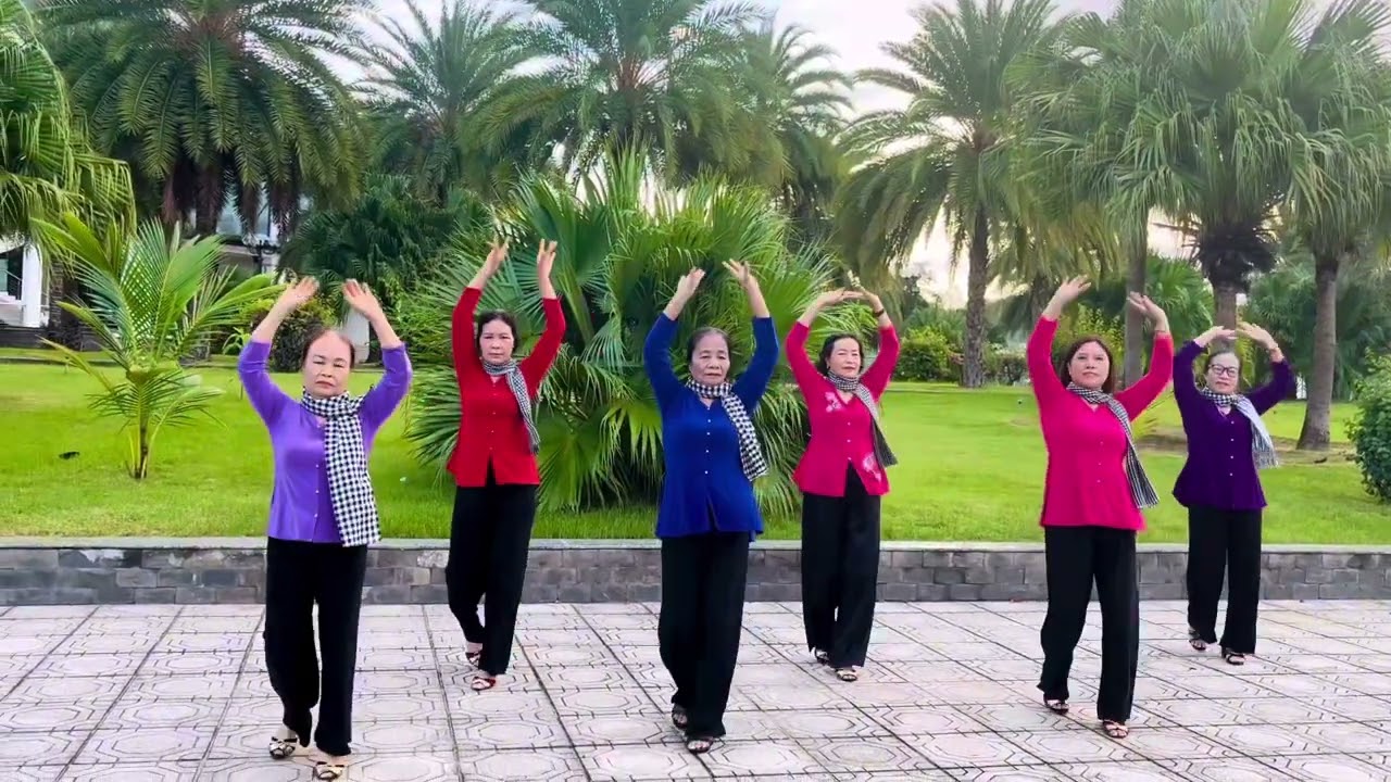 Chacha dân vũ CHIẾC ÁO BÀ BA/ Khi các U lên đồ ❤️❤️❤️