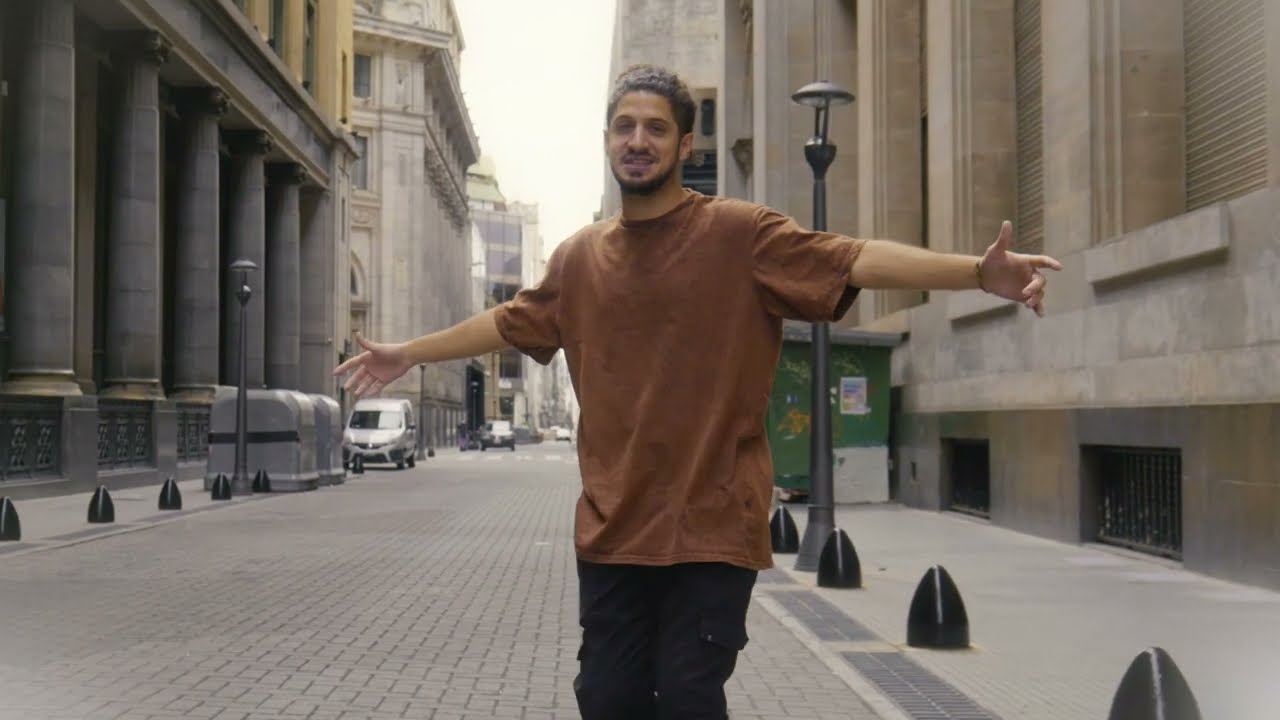 J X - Solo Falta Amor (Video Oficial) auf YouTube ansehen J X - Solo Falta Amor (Video Oficial) auf YouTube ansehen