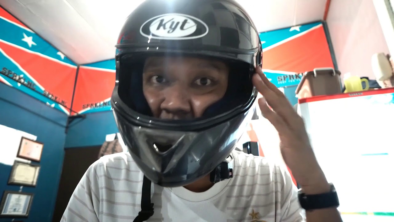 30 Review KYT Troy Carbon Look 2008 