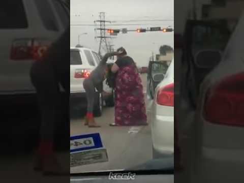 very-funny-indian-women-street-fight-on-the-road-video