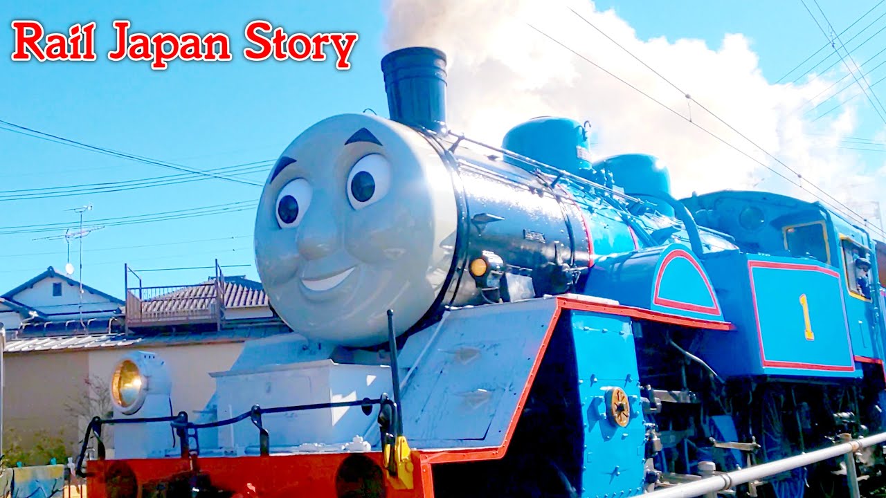 Thomas the Tank Engine passing a railroad crossing on the Oigawa