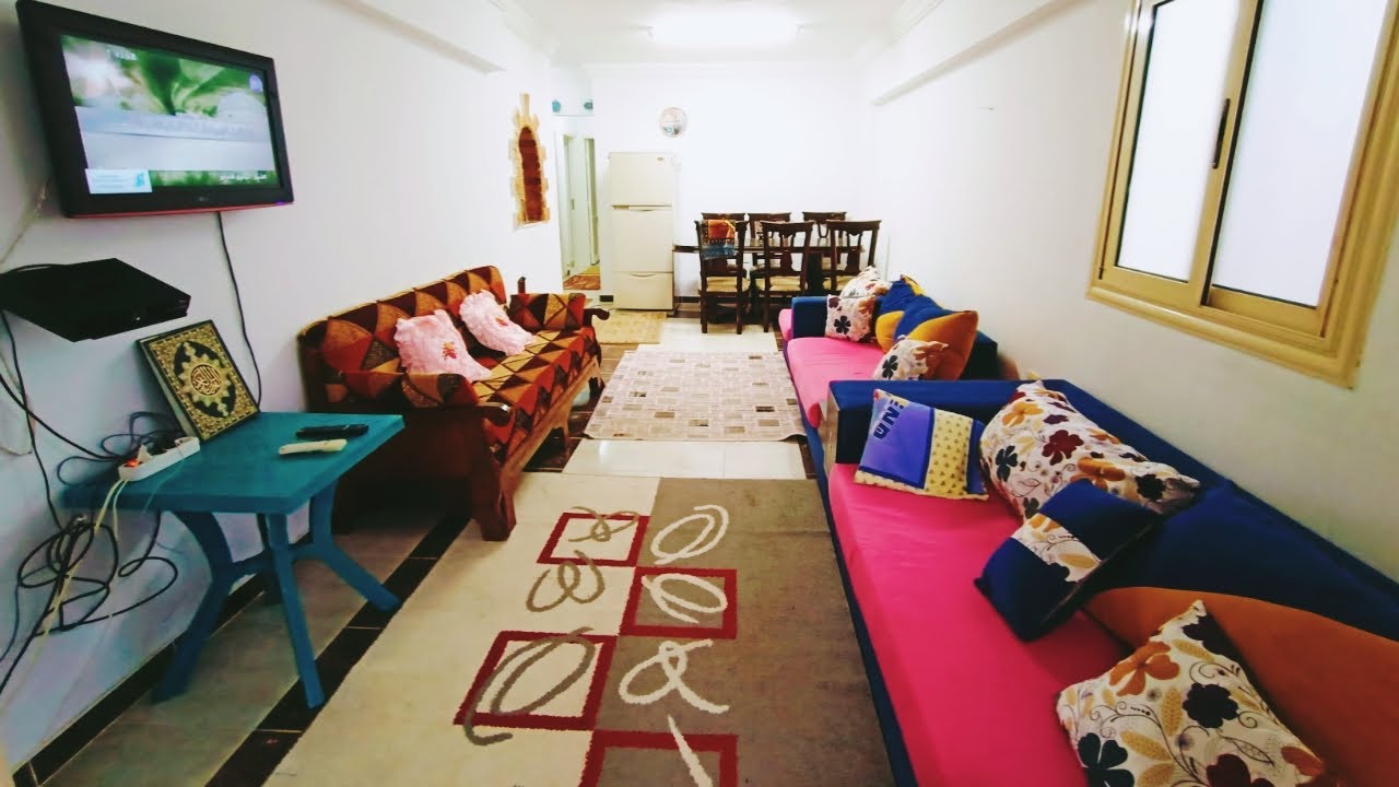 شقة راقية للبيع بالفرش والاجهزة الكهربائيه مساحة 130متر 3 غرف بتبص علي البحر فرصه في الاسكندريه