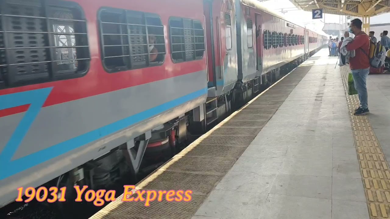 19031 Ahmedabad Yognagari Rishikesh Yoga Express Arrivals at Sabarmati Jn.  - YouTube