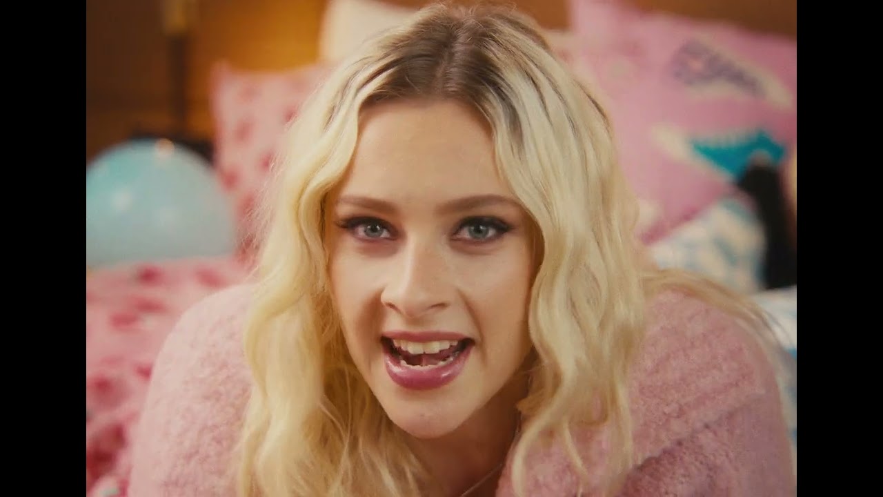 Aliisa Syrjä - Perillä (Virallinen musiikkivideo)