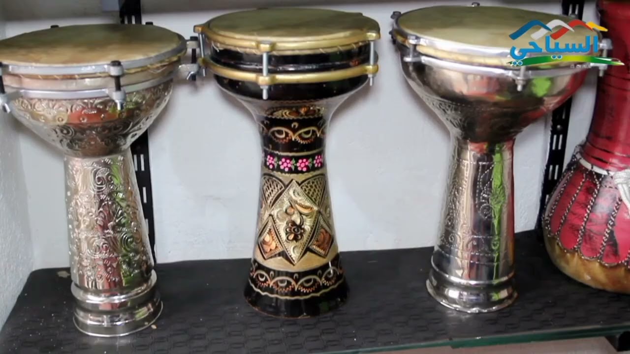 بين الفن والحرفة عادل يعيد الحياة للآلات الموسيقية