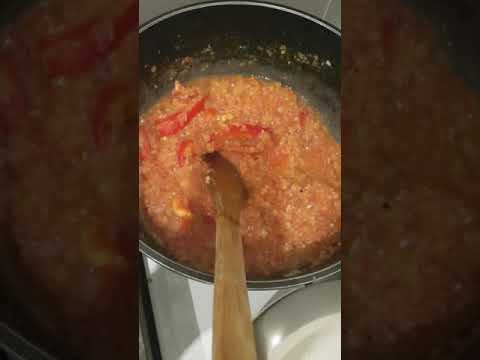 Vidéo: Casserole De Riz Au Bar Et Tomates