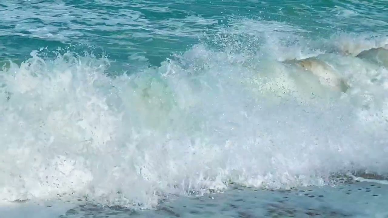 🌊 வெண்நுரை பொங்கியெழும் கடல் அலை | White Foam Sea Waves Crashing on Rocks 🌴😌