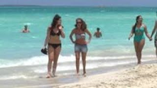 Spain tourism minister tours hotels in Cuba resort