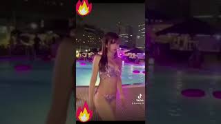 Havuz Bikini Dansı 