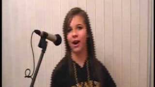 Video thumbnail of "EmilyJ - 12 years old - Hallelujiah"