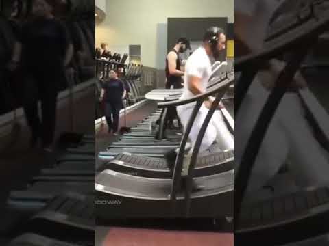 guy reaches running speed of 23.5 mph