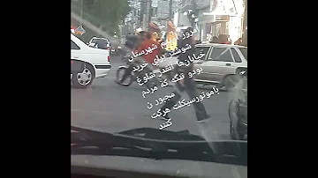 مردم خوزستان شوشتر مجبورن باموتور سیکلت جابجا می شوند چون خیابان های شهر تنگ ویاریکن وهمش ترافیک 