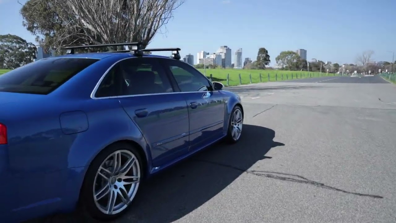 Audi RS4 B7 2006 スプリントブルー 1/18 Audi RS4 B7 2006 スプリントブルー 1/18 Audi A4 B7 Limousine