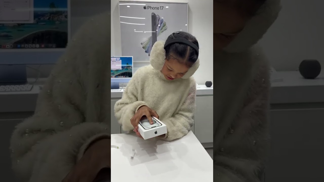 Buying IPhone15 with my sweet daughter  