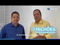 EM SALVADOR PREFEITO LAERCIO JUNIOR RECEBE PÁ CARREGADEIRA DO DEPUTADO FEDERAL ELMAR NASCIMENTO