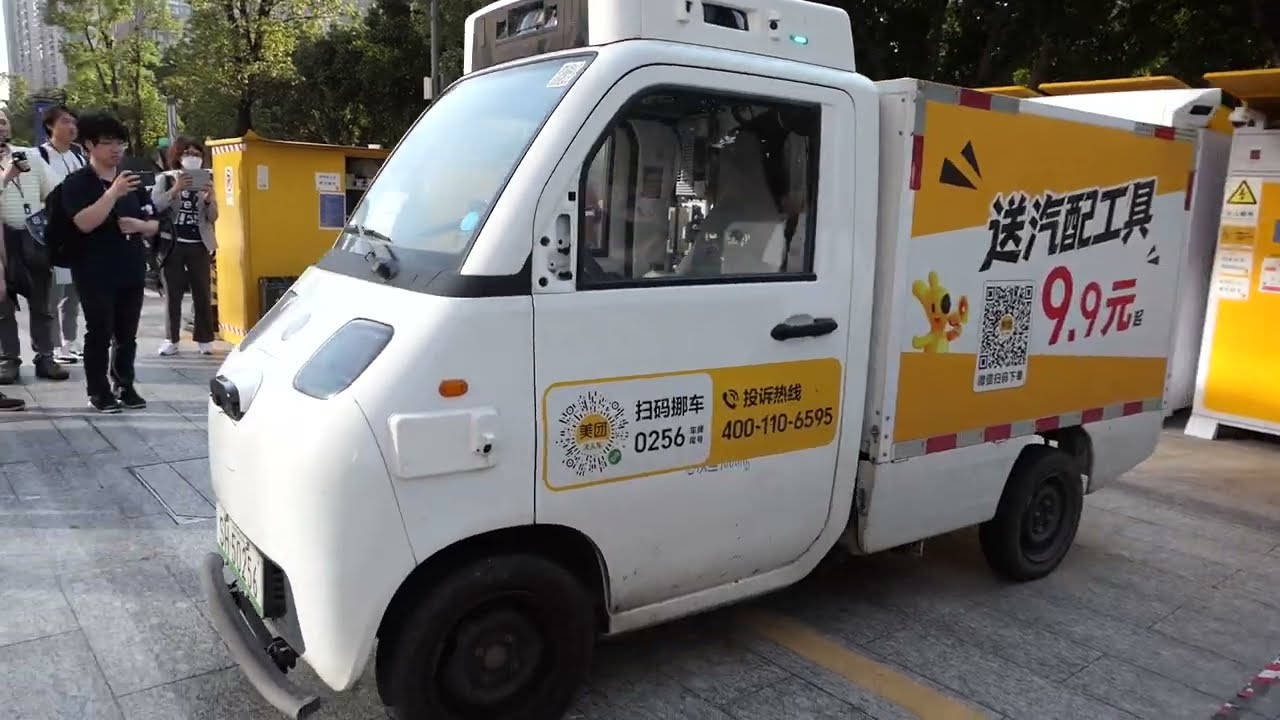 深圳 美団 小型自動運転バッテリー配送車 - YouTube