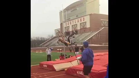 Katherine Pitman Clears 4.31m To Break DIII Pole V...