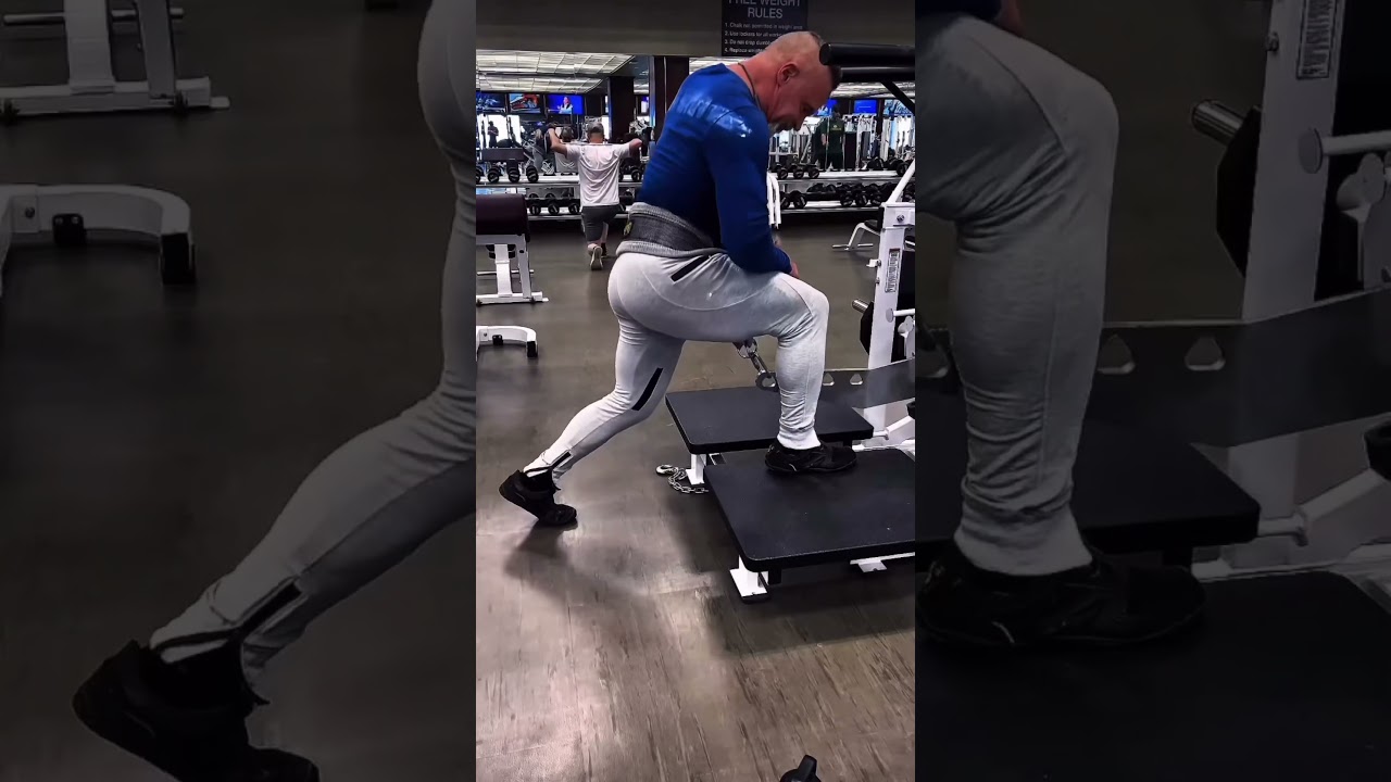 Lunges on the belt squat are a great way to isolate your Glute and quadfor maximum contraction