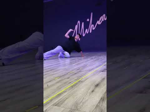 #KaliUchis - #NoHayLey 🎶✨ Go behind the scenes in Noe Najera's dance class! 🔥😎 #dance