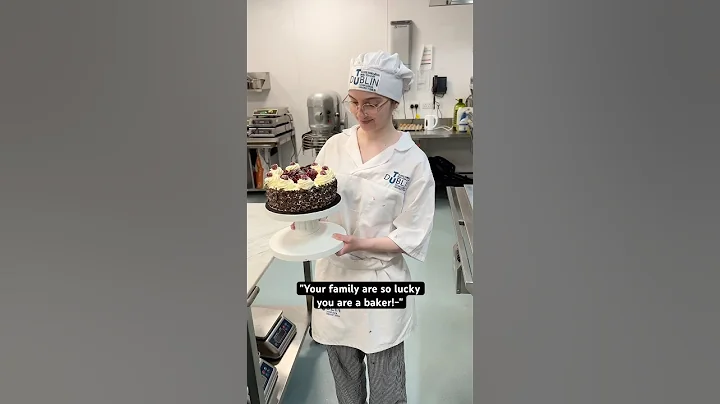 My cake MELTED- 😭 #bakery #pastryschool thumbnail