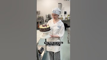 My cake MELTED- 😭 #bakery #pastryschool