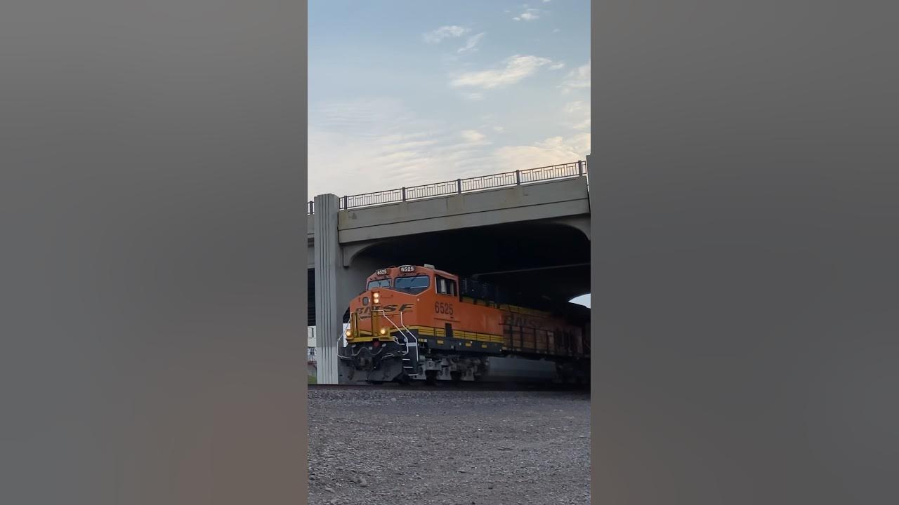 Really cool shot of a BNSF taconite train ! YouTube